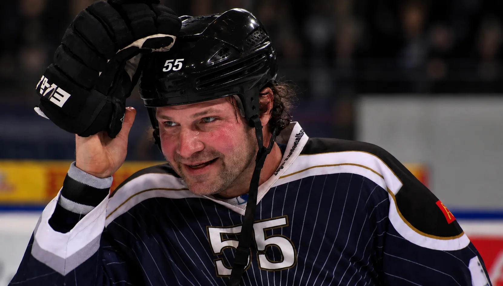 Paul DiPietro playing for EV Zug